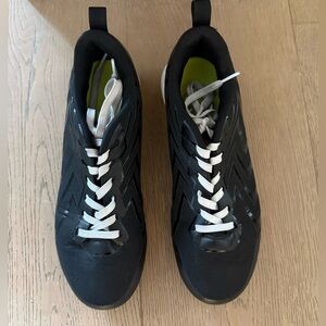 Rawlings Black and White Men's indoor cleats - great condition - size 8 men’s